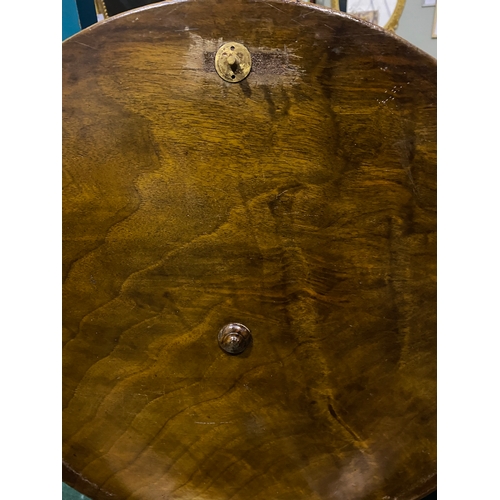 320 - A FINE 19TH CENTURY SEWING/WORKS TABLE, this Victorian trumpet work/sewing table has a round top wit... 