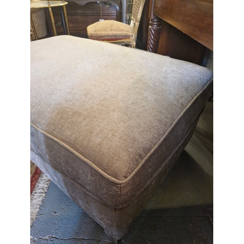 281 - A LARGE VERY GOOD QUALITY GREY UPHOLSTERED OTTOMAN, with birch wood legs to each corner. Piped finis... 