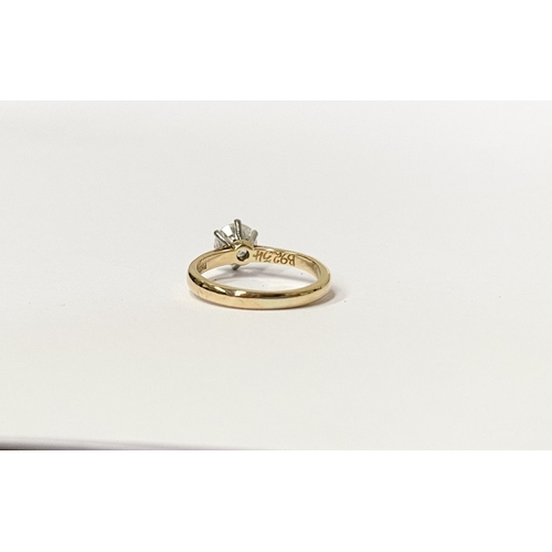 30 - A BEAUTIFUL 18CT YELLOW GOLD DIAMOND SOLITAIRE RING, with central round brilliant cut diamond set in... 