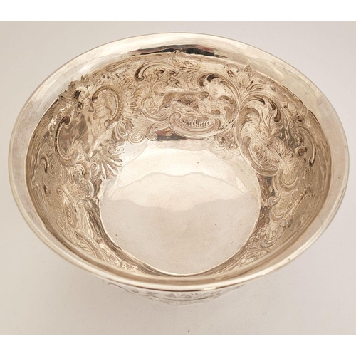 28 - A VERY FINELY CRAFTED MID 19TH CENTURY IRISH SILVER CENTRE BOWL, decorated with beautiful chased det... 