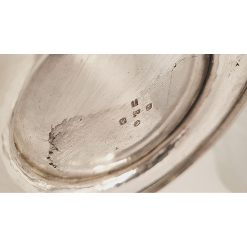 28 - A VERY FINELY CRAFTED MID 19TH CENTURY IRISH SILVER CENTRE BOWL, decorated with beautiful chased det... 