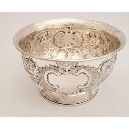 28 - A VERY FINELY CRAFTED MID 19TH CENTURY IRISH SILVER CENTRE BOWL, decorated with beautiful chased det... 