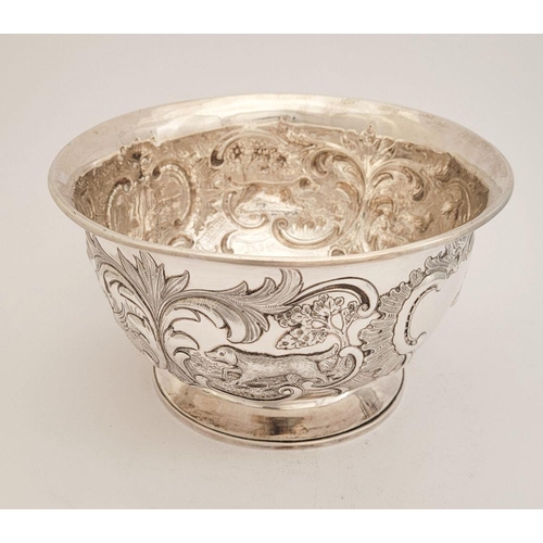 28 - A VERY FINELY CRAFTED MID 19TH CENTURY IRISH SILVER CENTRE BOWL, decorated with beautiful chased det... 