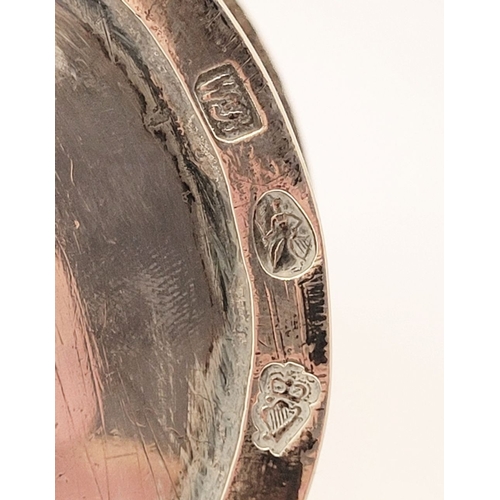 11 - A VERY FINE LATE 18TH CENTURY IRISH SILVER CRUET SET, complete with 2 cut glass bottles, a large sif... 