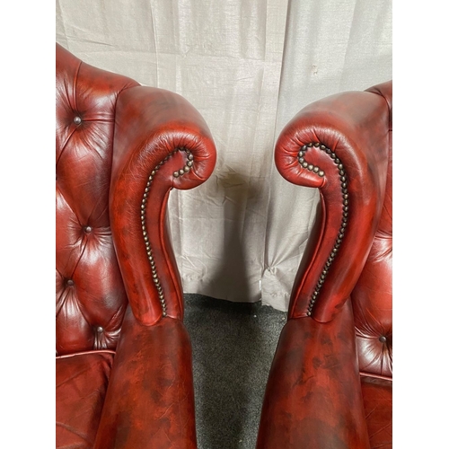 47 - A VERY GOOD QUALITY PAIR OF LEATHER WING BACK CHESTERFIELD STYLE ARMCHAIRS / LIBRARY CHAIRS, with ar... 