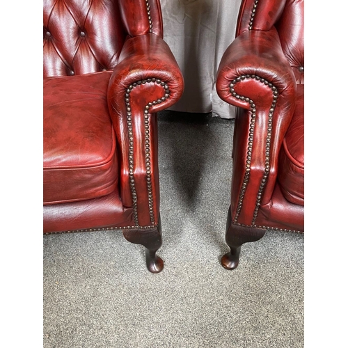 47 - A VERY GOOD QUALITY PAIR OF LEATHER WING BACK CHESTERFIELD STYLE ARMCHAIRS / LIBRARY CHAIRS, with ar... 