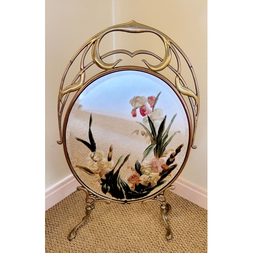 127 - AN ART NOUVEAU BRASS FRAMED MIRRORED FIRE SCREEN, with hand painted floral decoration to the bevelle... 