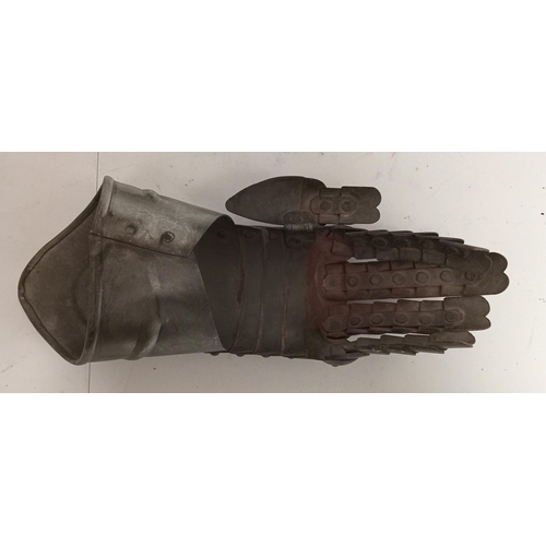 137 - AN ANTIQUE ARTICULATED GAUNTLET FROM A SUIT OF ARMOUR, 37cm long overall.