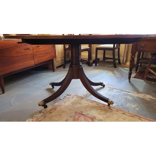 46 - A VERY FINE MAHOGANY OVAL SHAPED DINING TABLE, with reed detail to the edge, raised on a turned colu... 