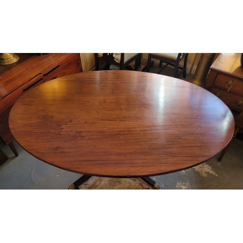 46 - A VERY FINE MAHOGANY OVAL SHAPED DINING TABLE, with reed detail to the edge, raised on a turned colu... 