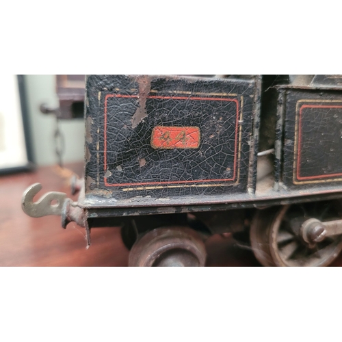 64 - TWO ANTIQUE TOY TRAIN / MODEL TRAIN PIECES: (i) A CLOCKWORK LOCOMOTIVE –maker not confirmed – possib... 