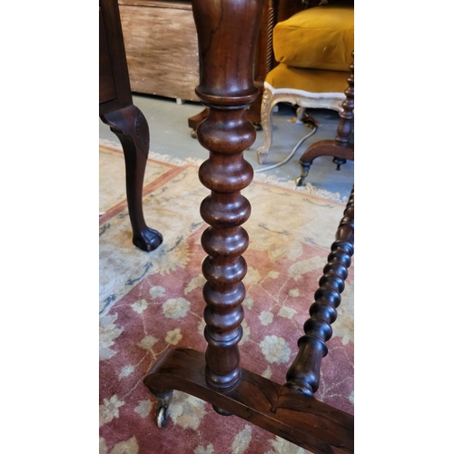 76 - A GOOD QUALITY ROSEWOOD BOBBIN TURNED SOFA TABLE – HALL TABLE, the top with rounded corners rests up... 