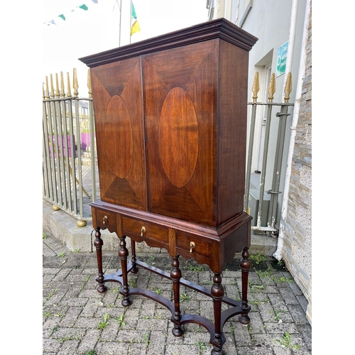 98 - AN EXCELLENT MAHOGANY WILLIAM & MARY CABINET ON STAND, with moulded cornice above two crossbanded do... 