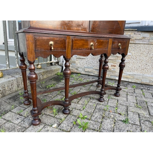 98 - AN EXCELLENT MAHOGANY WILLIAM & MARY CABINET ON STAND, with moulded cornice above two crossbanded do... 