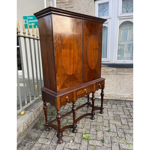 98 - AN EXCELLENT MAHOGANY WILLIAM & MARY CABINET ON STAND, with moulded cornice above two crossbanded do... 