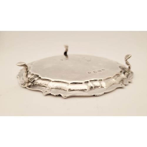 11 - A VERY FINELY CRAFTED MID 18TH CENTURY – GEORGE II – SILVER SALVER DISH, the dish has a scalloped ri... 