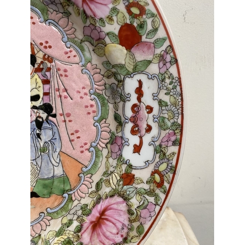 17 - A LARGE CHINESE FAMILLE ROSE MEDALLION PLATE, Qianlong period. Finely decorated with hand painted pa... 