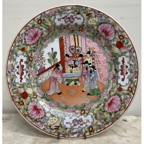 17 - A LARGE CHINESE FAMILLE ROSE MEDALLION PLATE, Qianlong period. Finely decorated with hand painted pa... 