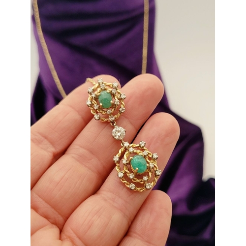 4 - A FANTASTIC YELLOW GOLD EMERALD & DIAMOND ANTIQUE PENDANT NECKLACE, the pendant is really beautiful;... 