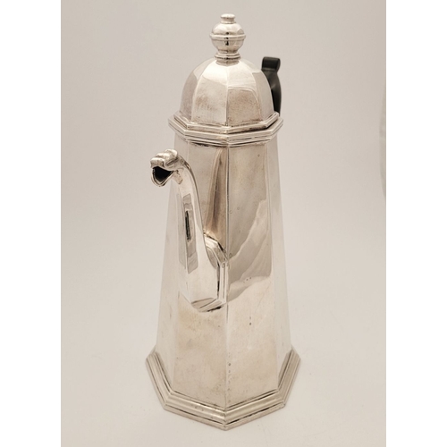 49 - AN IRISH LATE 20TH CENTURY SILVER COFFEE POT, of octagonal shape, with a finial top to the hinged li... 