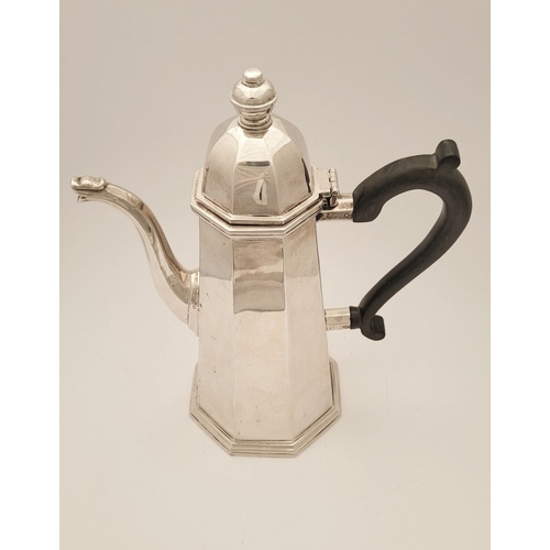 49 - AN IRISH LATE 20TH CENTURY SILVER COFFEE POT, of octagonal shape, with a finial top to the hinged li... 