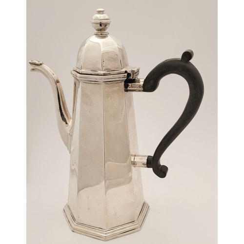 49 - AN IRISH LATE 20TH CENTURY SILVER COFFEE POT, of octagonal shape, with a finial top to the hinged li... 