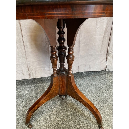 61 - A GOOD QUALITY CIRCULAR ROSEWOOD INLAID TABLE, the circular top with beautiful inlay to centre and b... 