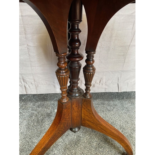 61 - A GOOD QUALITY CIRCULAR ROSEWOOD INLAID TABLE, the circular top with beautiful inlay to centre and b... 