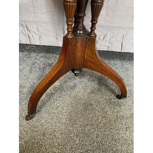 61 - A GOOD QUALITY CIRCULAR ROSEWOOD INLAID TABLE, the circular top with beautiful inlay to centre and b... 