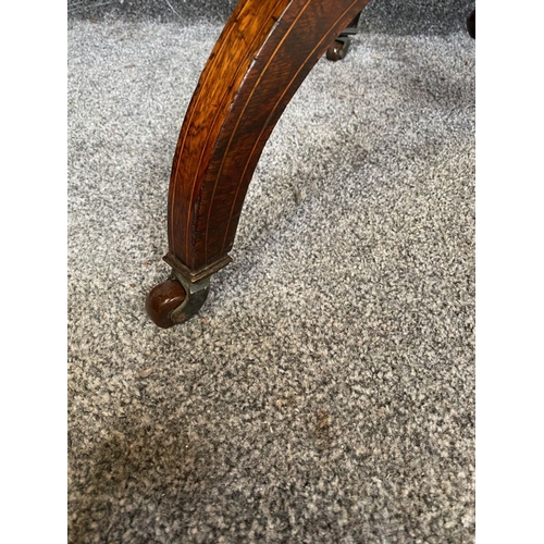 61 - A GOOD QUALITY CIRCULAR ROSEWOOD INLAID TABLE, the circular top with beautiful inlay to centre and b... 