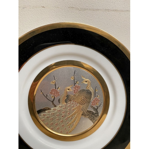 231 - AN ‘ART OF CHOKIN’ 24K GOLD EDGED PLATE & VASE, the plate labelled and marked to base ‘The Art of Ch... 