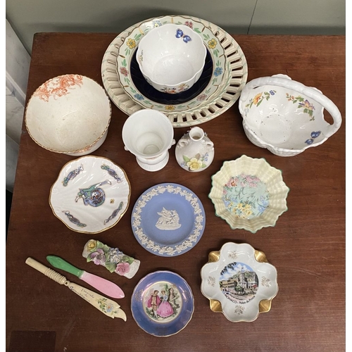 292 - A LARGE PORCELAIN/TABLEWARE COLLECTION TO INCLUDE, (i) Shelley England fine bone China dish, (ii) Fa... 