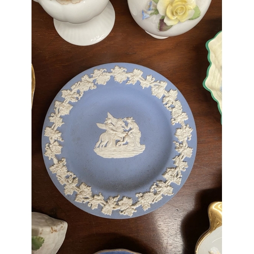 292 - A LARGE PORCELAIN/TABLEWARE COLLECTION TO INCLUDE, (i) Shelley England fine bone China dish, (ii) Fa... 