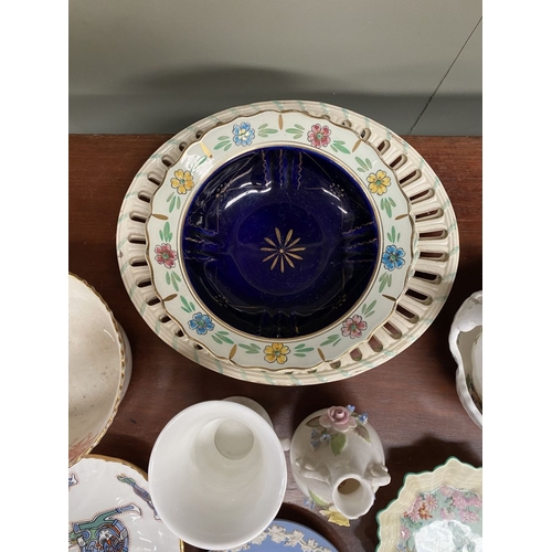 292 - A LARGE PORCELAIN/TABLEWARE COLLECTION TO INCLUDE, (i) Shelley England fine bone China dish, (ii) Fa... 