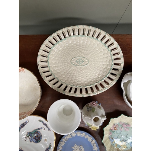 292 - A LARGE PORCELAIN/TABLEWARE COLLECTION TO INCLUDE, (i) Shelley England fine bone China dish, (ii) Fa... 