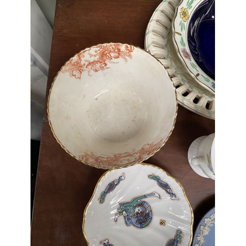 292 - A LARGE PORCELAIN/TABLEWARE COLLECTION TO INCLUDE, (i) Shelley England fine bone China dish, (ii) Fa... 