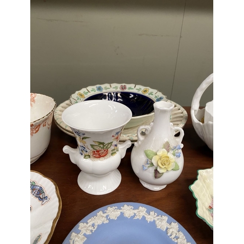 292 - A LARGE PORCELAIN/TABLEWARE COLLECTION TO INCLUDE, (i) Shelley England fine bone China dish, (ii) Fa... 