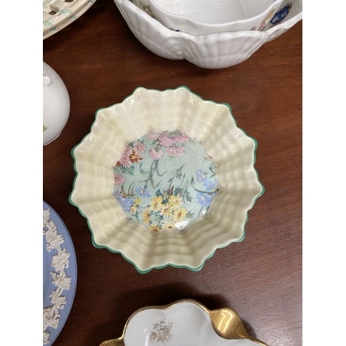 292 - A LARGE PORCELAIN/TABLEWARE COLLECTION TO INCLUDE, (i) Shelley England fine bone China dish, (ii) Fa... 