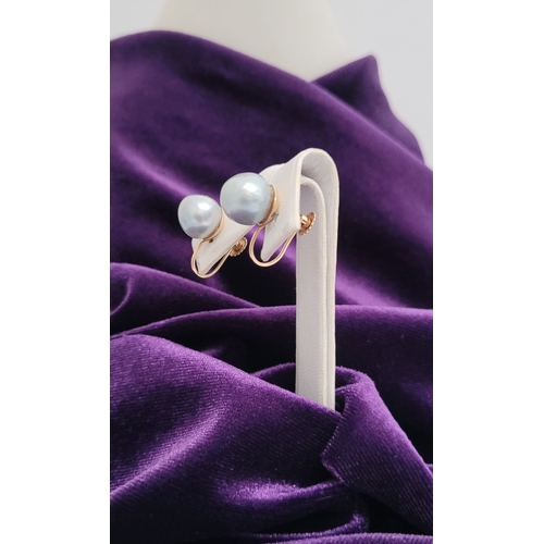 15 - A PAIR OF TWIST BACK 9CT YELLOW GOLD PEARL STUD EARRINGS, with a lovely natural silver-grey pearl to... 