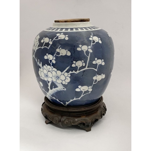 2 - A LATE QING DYNASTY CHINESE BLUE AND WHITE GINGER JAR WITH STAND, ginger jar of bulbous form, painte... 