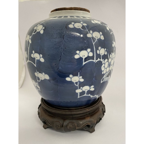 2 - A LATE QING DYNASTY CHINESE BLUE AND WHITE GINGER JAR WITH STAND, ginger jar of bulbous form, painte... 