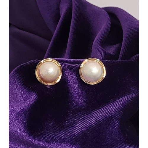 20 - A FANTASTIC CASED PAIR OF MABE PEARL EARRINGS SET IN 14CT YELLOW GOLD, a striking pair of large Mabe... 