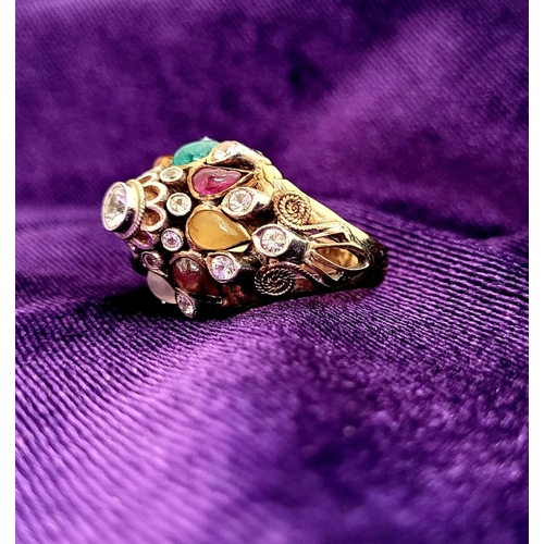 23 - A FANTASTIC VINTAGE 14CT GOLD ‘PRINCESS’ COCKTAIL RING, a really eye-catching vintage ring mid-20th ... 