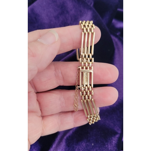 58 - A VERY FINE 15CT YELLOW GOLD GATE LINK BRACELET, beautiful piece of timeless jewellery, with a delic... 