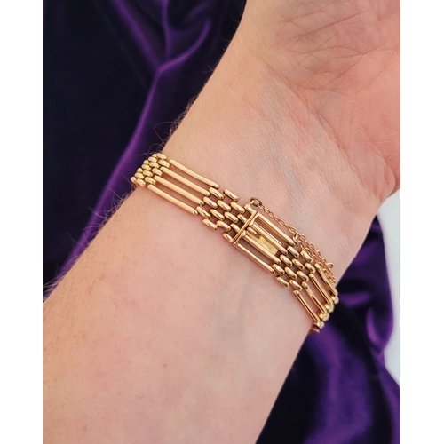 58 - A VERY FINE 15CT YELLOW GOLD GATE LINK BRACELET, beautiful piece of timeless jewellery, with a delic... 