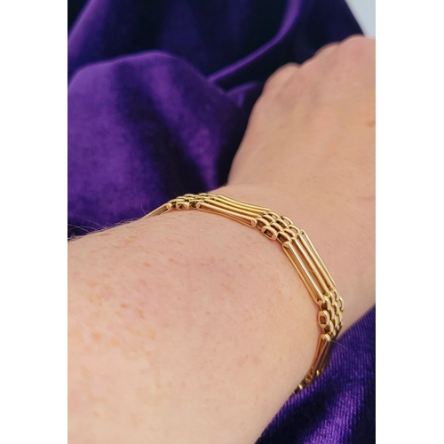 58 - A VERY FINE 15CT YELLOW GOLD GATE LINK BRACELET, beautiful piece of timeless jewellery, with a delic... 