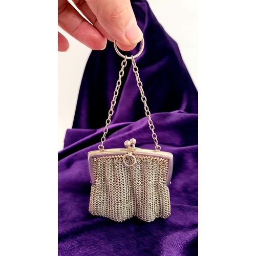 59 - A DELICATE ANTIQUE STERLING SILVER CHAINMAIL PURSE beautifully made piece of vintage silver, with a ... 