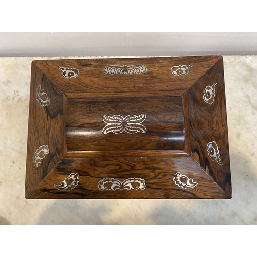 64 - AN EXCELLENT MAHOGANY MOTHER OF PEARL INLAID TEA CADDY BOX, sarcophagus shaped with decorative mothe... 