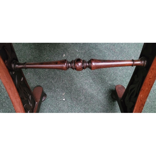 67 - A VERY GOOD QUALITY ROSEWOOD REGENCY STYLE LAMP / OCCASSIONAL TABLE, the table has a single dovetail... 