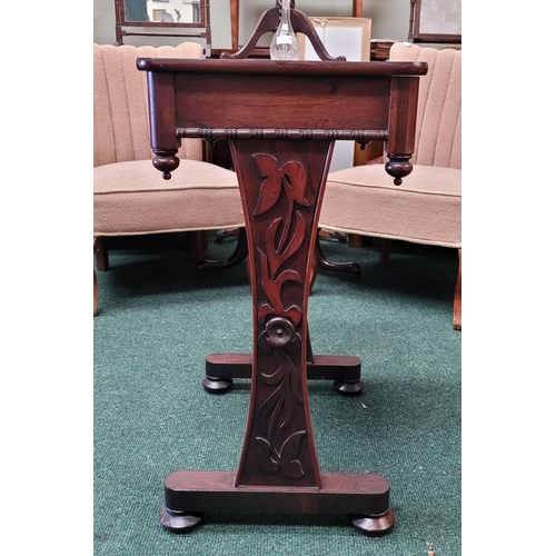 67 - A VERY GOOD QUALITY ROSEWOOD REGENCY STYLE LAMP / OCCASSIONAL TABLE, the table has a single dovetail... 